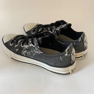 Converse All Stars Black & White women's size 6